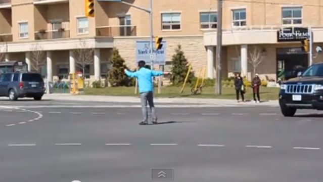 News video: Toronto Broken Red light -Traffic handled by young man